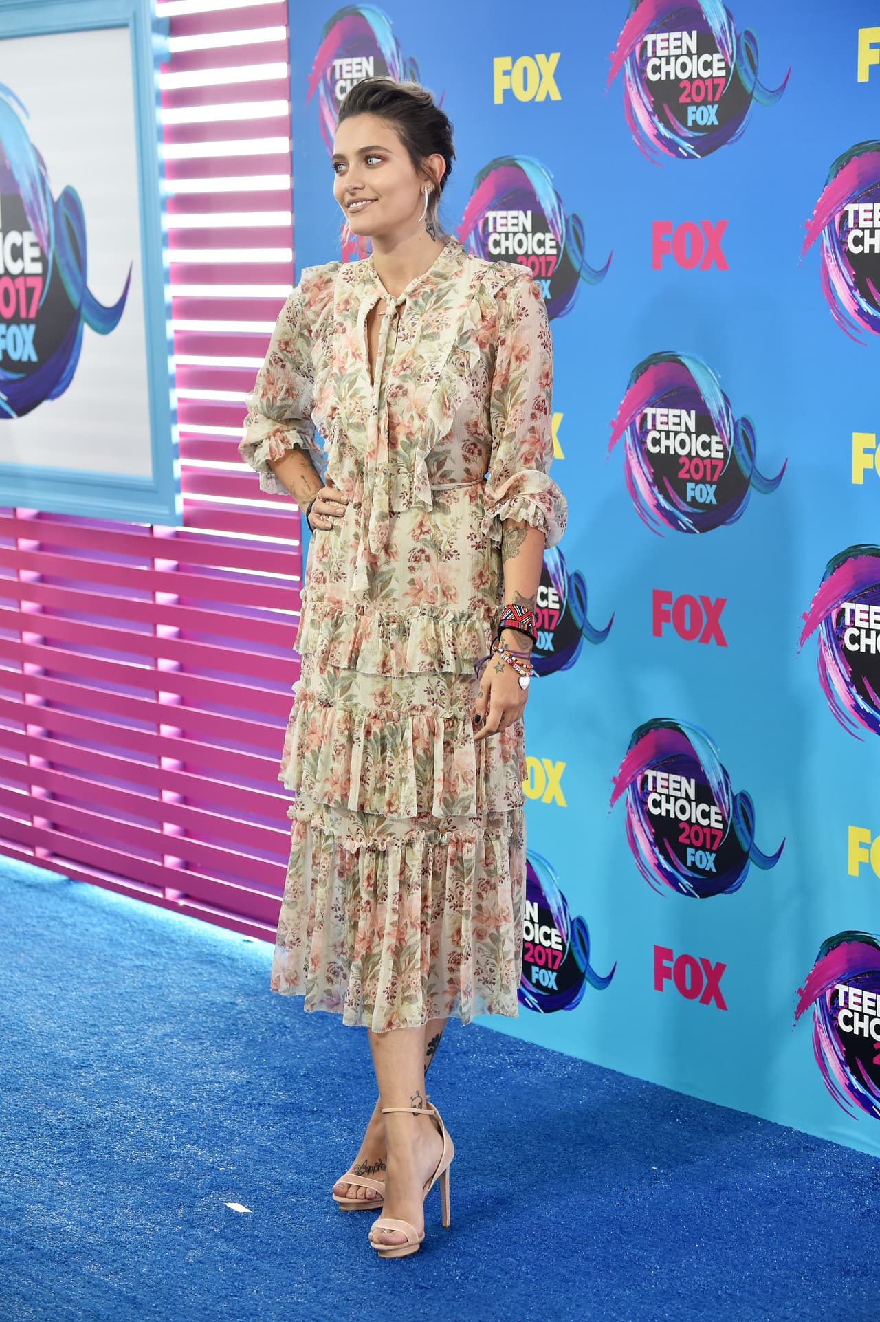 Paris Jackson también debutó con un nuevo color de cabello, esta vez dejó el rubio para pasar a un color más marrón.