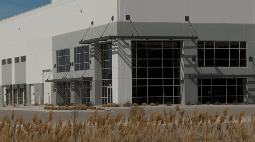 “Serán centros de detención muy bien estructurados que cumplirán con nuestros estándares habituales”, precisa. El sitio habría tenido un 
<b>costo de $145 millones, y podría albergar a unas 7,500 personas</b>.