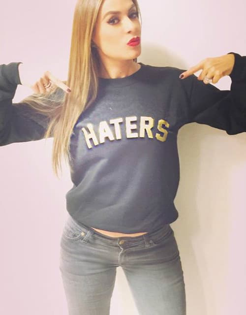 Para los días de frío utiliza el cabello suelto, esto hara que cubras la parte de tus hombros, cuello y parte de la espalda.