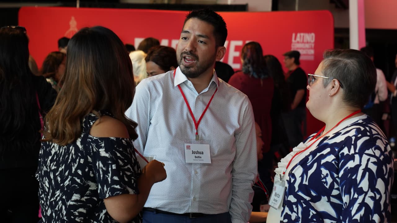 Líderes políticos hablaron de la necesidad de involucrar a organizaciones cívicas y educativas en todas las campañas gubernamentales.