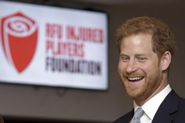 El 8 de enero de este año el príncipe Harry y Meghan Markle anunciaron que dejarían de ser miembros de alto rango de la familia real, lo cual, al parecer le ha quitado un peso de encima al menor de los hijos de Lady Diana.