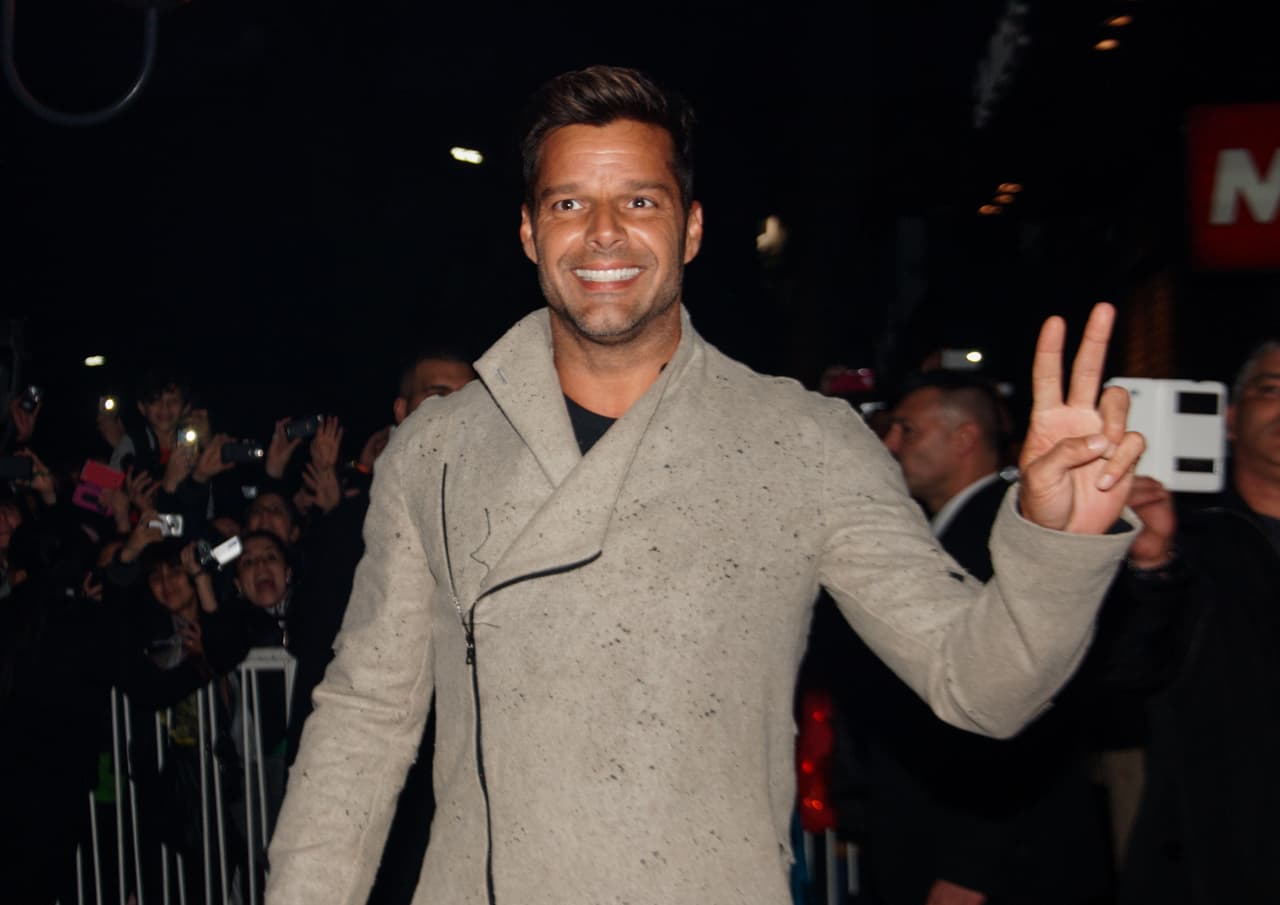 Ricky Martin y sus hijos desafían la gravedad
