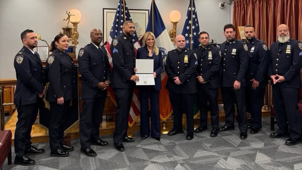 Bondi premia a 9 oficiales de NYPD tras frustrar ataque con explosivos inspirado en ISIS