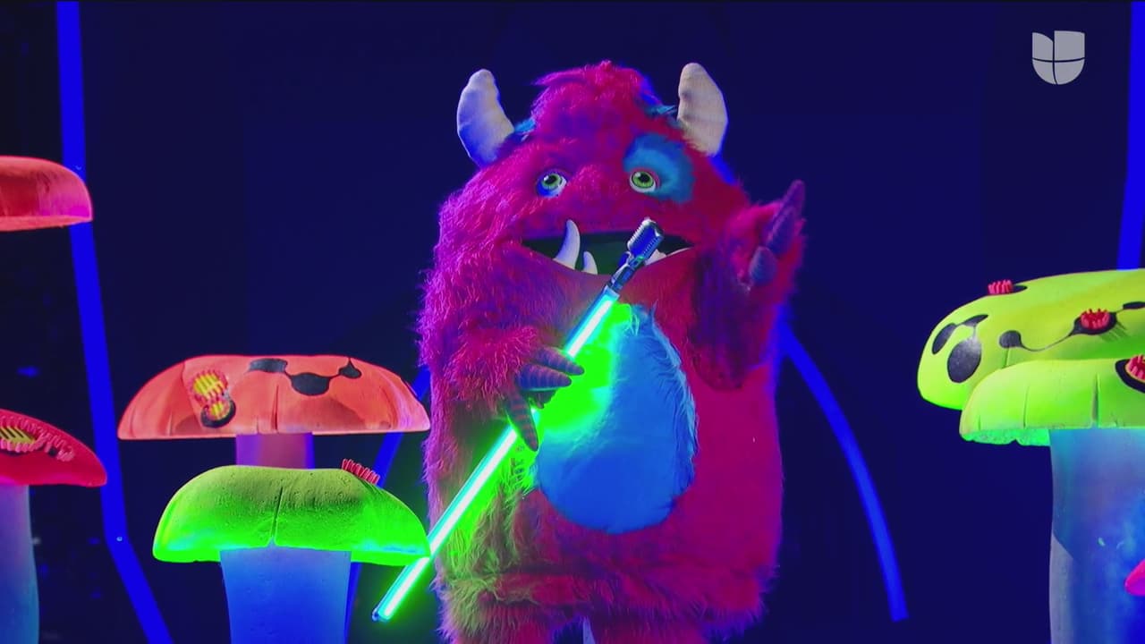 Monstruo se ha salvado en dos ocasiones de ser desenmascarado, pues este tierno personaje ha cautivado a todos con su peludo disfraz y espontaneidad en el escenario.