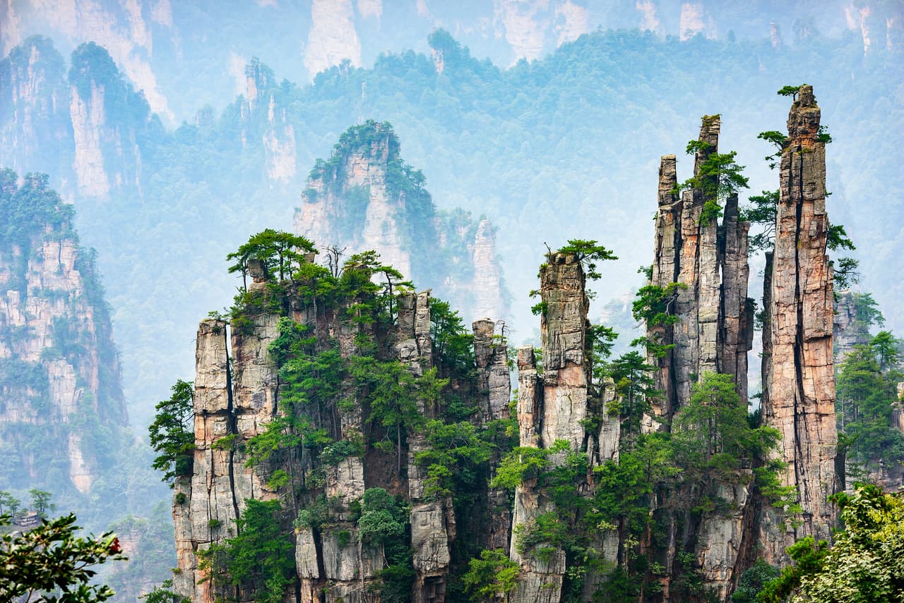 Las torres naturales de calcita de Wulingyuan, uno de los impresionantes sitios naturales de China. 
<br>
<br>Este inmenso país tiene 14 sitios naturales y cuatro sitios mixtos en la lista.
<br>