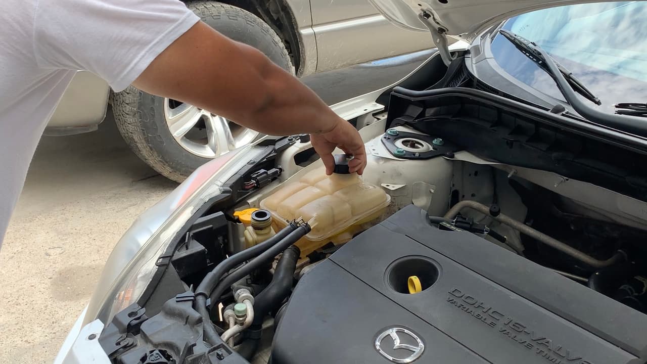 Al llevar los vehículos a la agencia automotriz que los venden, el costo de reparación es usualmente más alto.