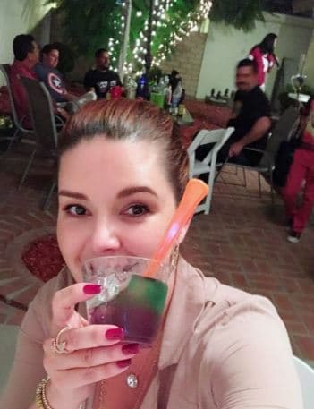 De acuerdo con información de
<a href="https://www.youtube.com/watch?v=JeBBUIvdusA" target="_blank"> La Tijera</a>, Machado mantuvo una relación durante tres meses con el actor Jorge Reyes.