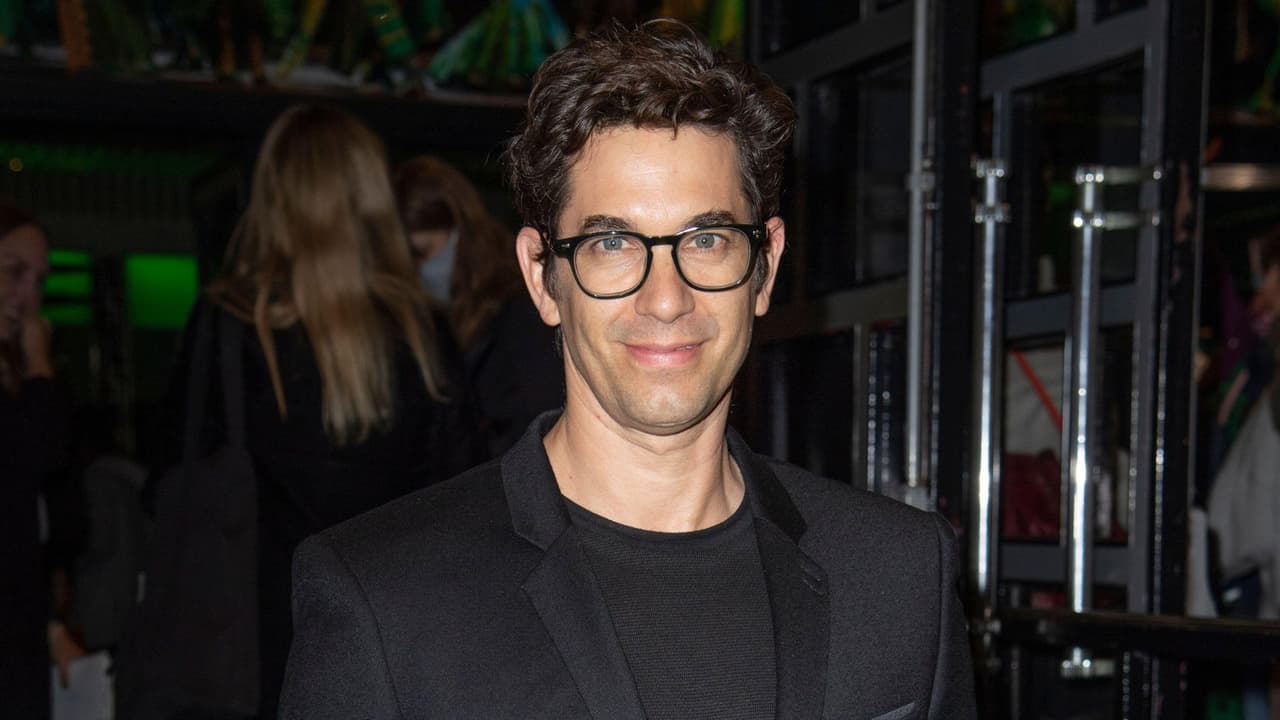 El intérprete australiano ha aparecido en ‘Confessions of a Teenage Drama Queen’, ‘Wicked’, ‘Kiss Me, Kate’, ‘Doctor Who’, entre otras producciones. También actúa de forma recurrente en obras de teatro y es un bailarín de tap profesional.