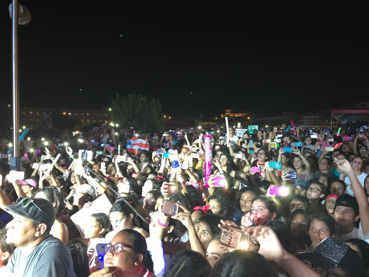 CNCO creó un pandemonio durante su presentación en el KQ Sunset.