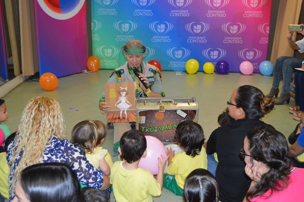 Como parte de la nueva campaña Yo Soy Univision Contigo, talentos y personal de la estación llevaron alegría y juegos a niños en edad prescolar