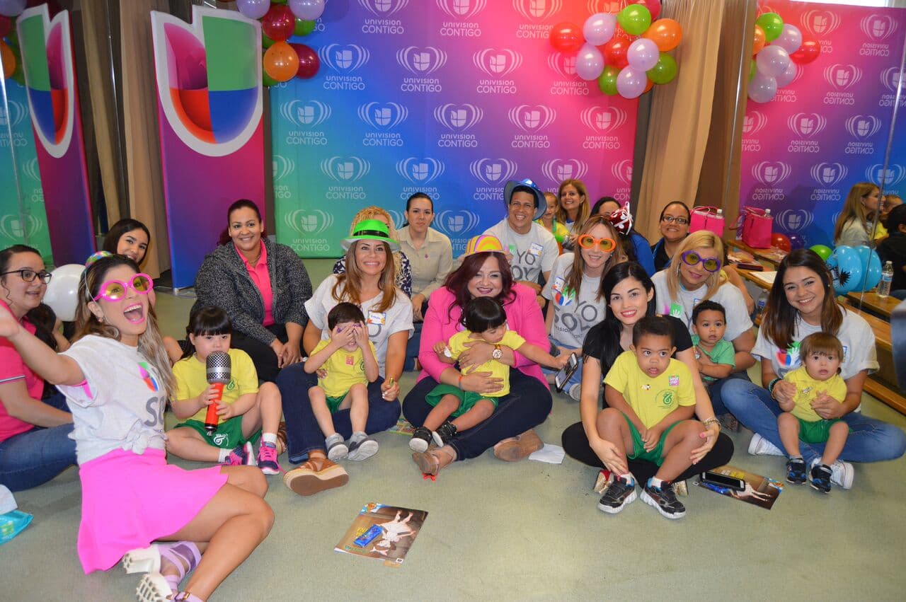 Como parte de la nueva campaña Yo Soy Univision Contigo, talentos y personal de la estación llevaron alegría y juegos a niños en edad prescolar