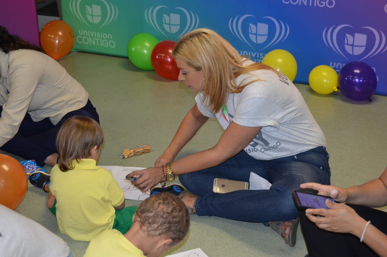 Como parte de la nueva campaña Yo Soy Univision Contigo, talentos y personal de la estación llevaron alegría y juegos a niños en edad prescolar