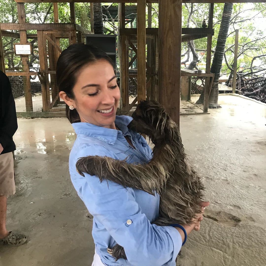 Durante su estadía en el caribe hondureño también gozó de la compañía de criaturas muy especiales. "Mi primer encuentro con un oso perezoso. Les presento a Olivia, una de las más visitadas en Roatan", señaló Maity junto a un video en su cuenta de Instagram Maity On The Go.