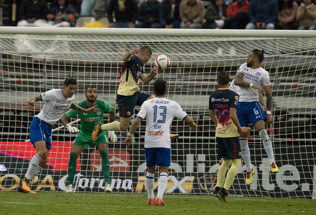 Para el segundo tiempo, al minuto 22, Pablo Aguilar asestó de un cabezazo el golpe de gracia de América.