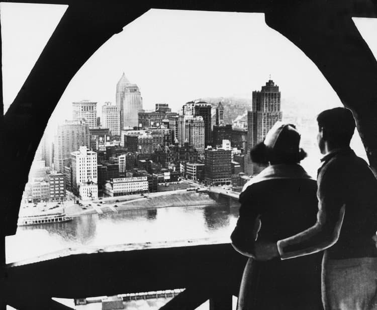 “El centro de la ciudad desde Mt. Washington”. 1945.