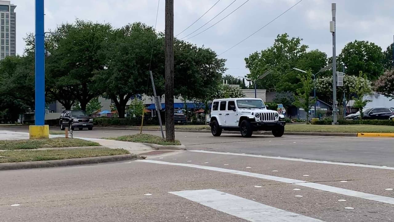 Una recomendación de Robles es siempre conducir a la defensiva porque nunca sabes cómo van a manejar el resto de los conductores.