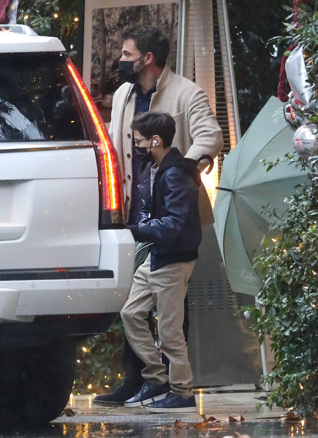 “Ben ha desarrollado un vínculo especial con ‘Max’ y este se ha encariñado mucho con él. Para Jennifer es importante que ‘Max’ tenga una figura masculina en su vida todo el tiempo porque lo hace sentir seguro”, dijo la fuente. 
<br>