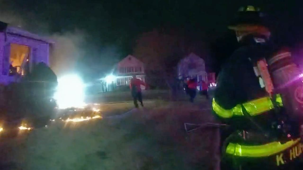 Cámaras corporales de policías captan explosión de casa en Nueva Jersey