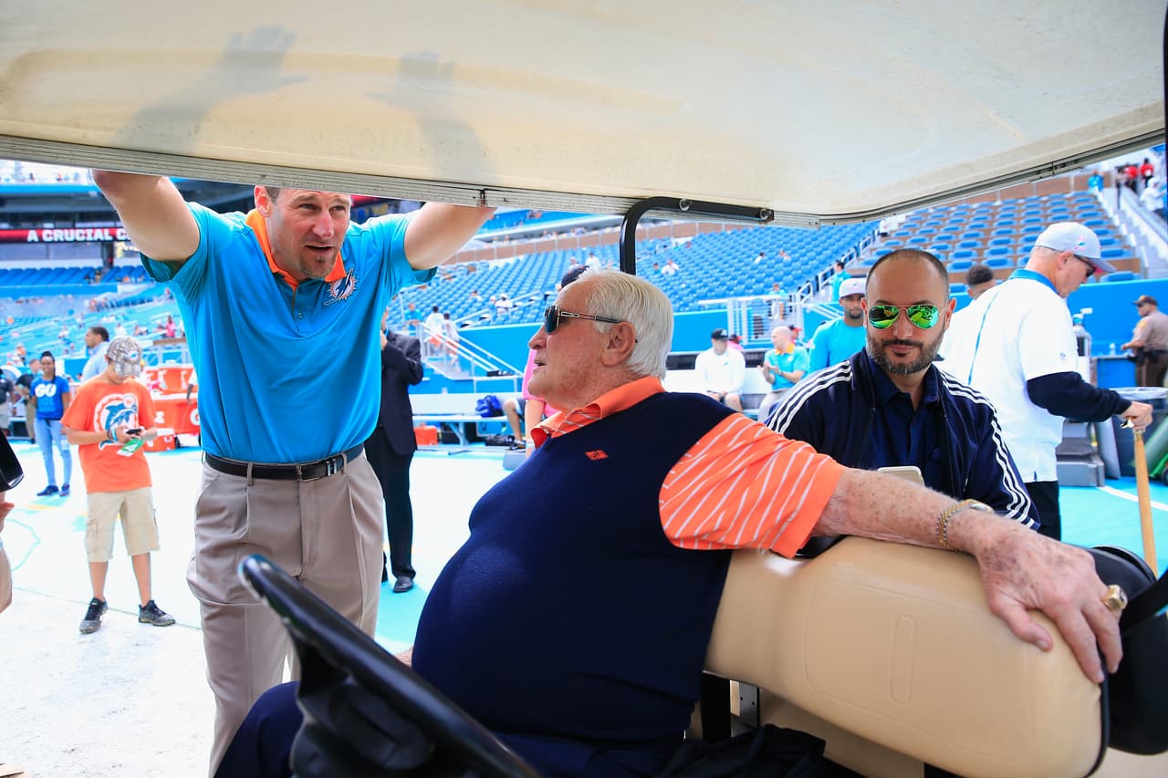 Shula fue entrenador en jefe de la NFL durante 33 años.