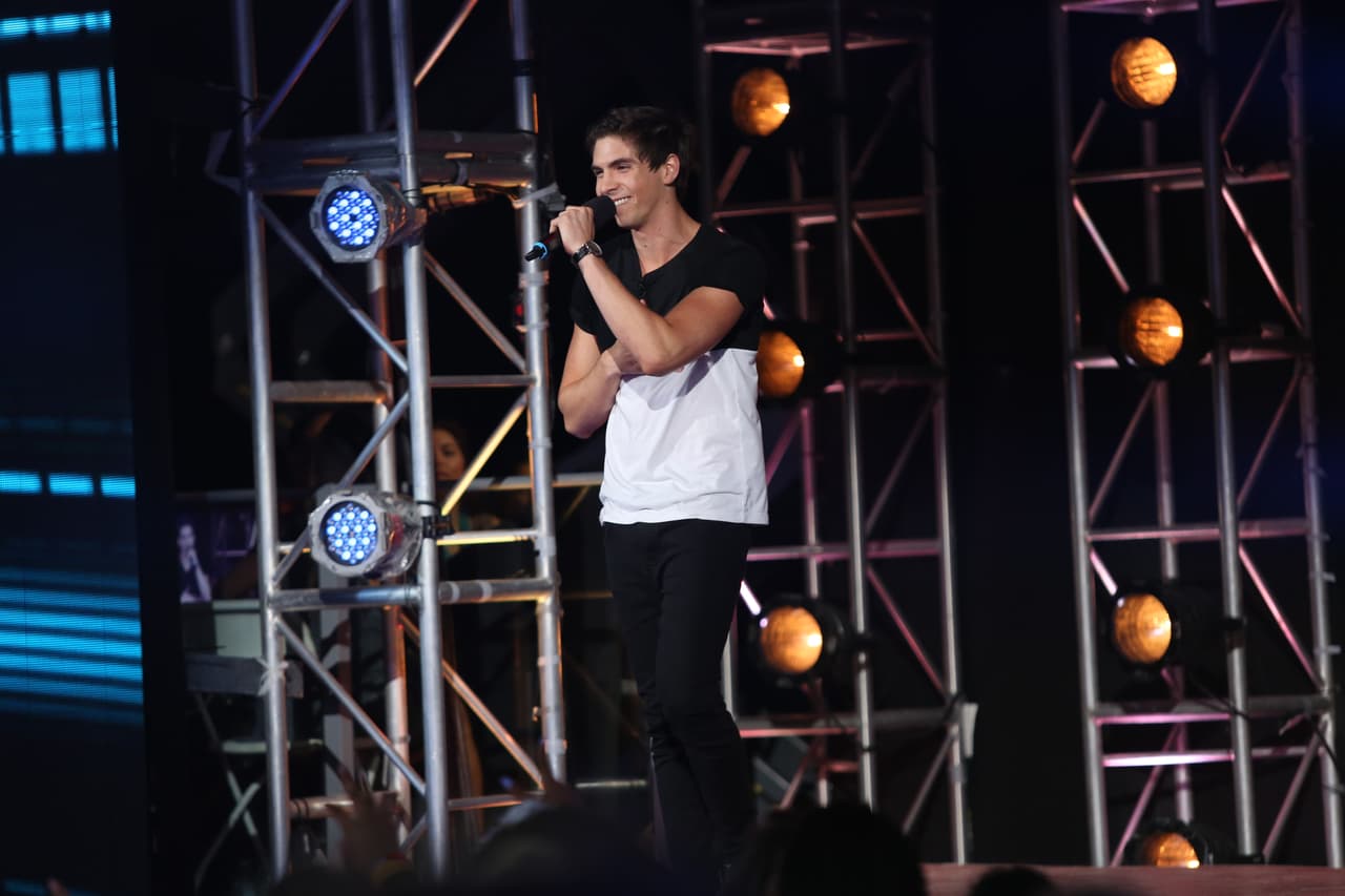 Johann no convenció a las fans pero no se quedó con las ganas de cantar y fue así como Alejandro lo salvó.