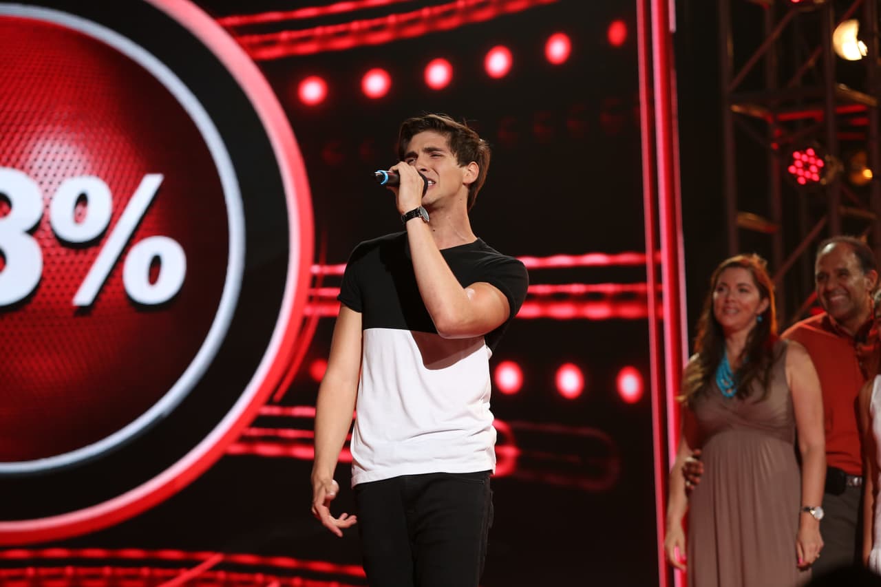 Johann no convenció a las fans pero no se quedó con las ganas de cantar y fue así como Alejandro lo salvó.