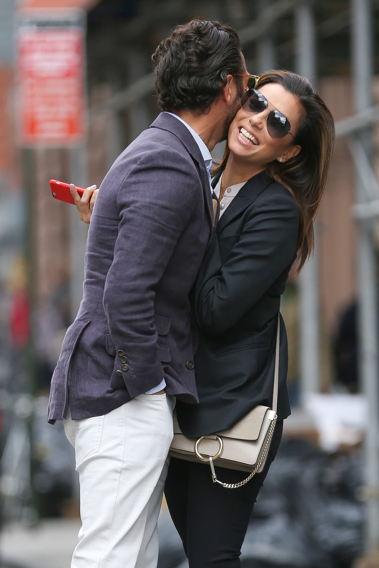 Fuentes cercanas a la pareja revelaron que José Antonio pasó varios meses conquistando a la actriz.