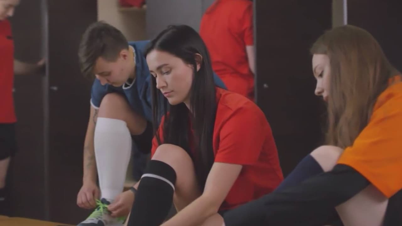 Gobernador de Georgia firma una ley que prohíbe que niñas transgénero participen en equipos escolares