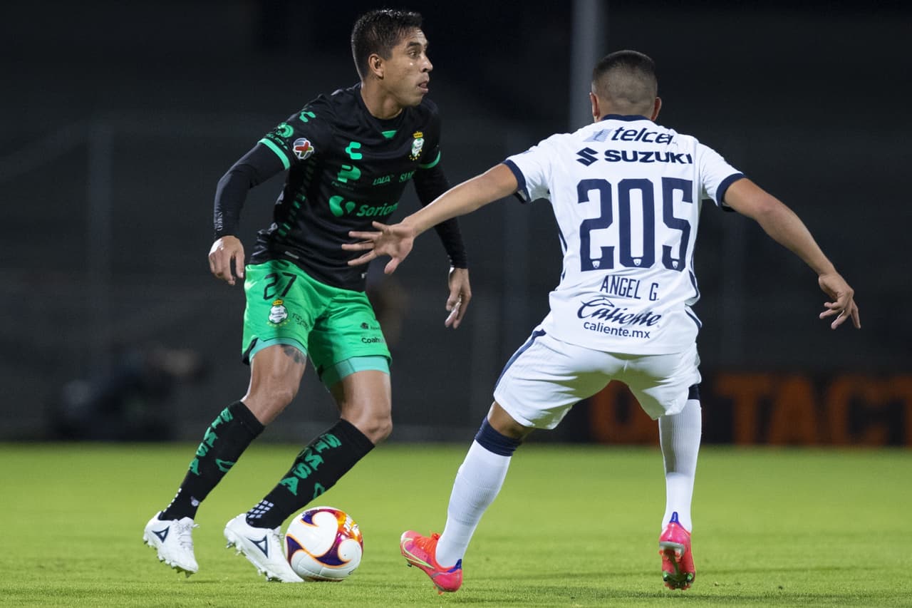 Con gol de Juan Dinenno desde los once pasos, los Pumas vencen 1-0 a Santos y se quedan con los tres puntos. Pumas rompe una mala racha de seis partidos sin ver la victoria y Santos se queda en la quinta posición del torneo.