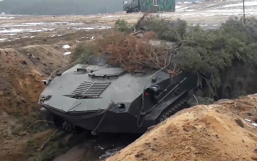 La capital ucraniania,
<b>Kiev, está a solo 75 millas al sur de la frontera con Bielorrusia,</b> por eso los países occidentales temen que Rusia pueda usar el territorio bielorruso para invadir Ucrania.