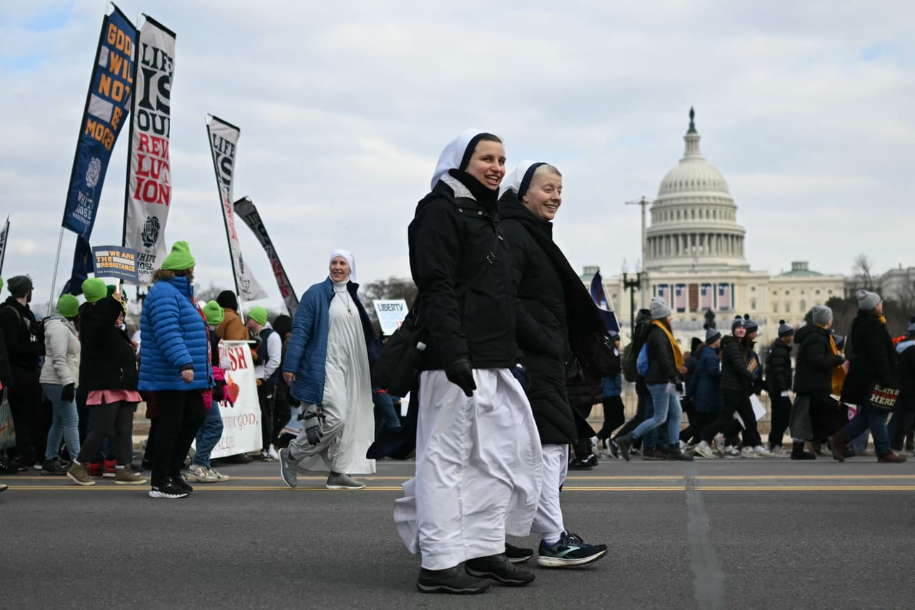 En la protesta también había religiosas manifestándose contra el aborto.