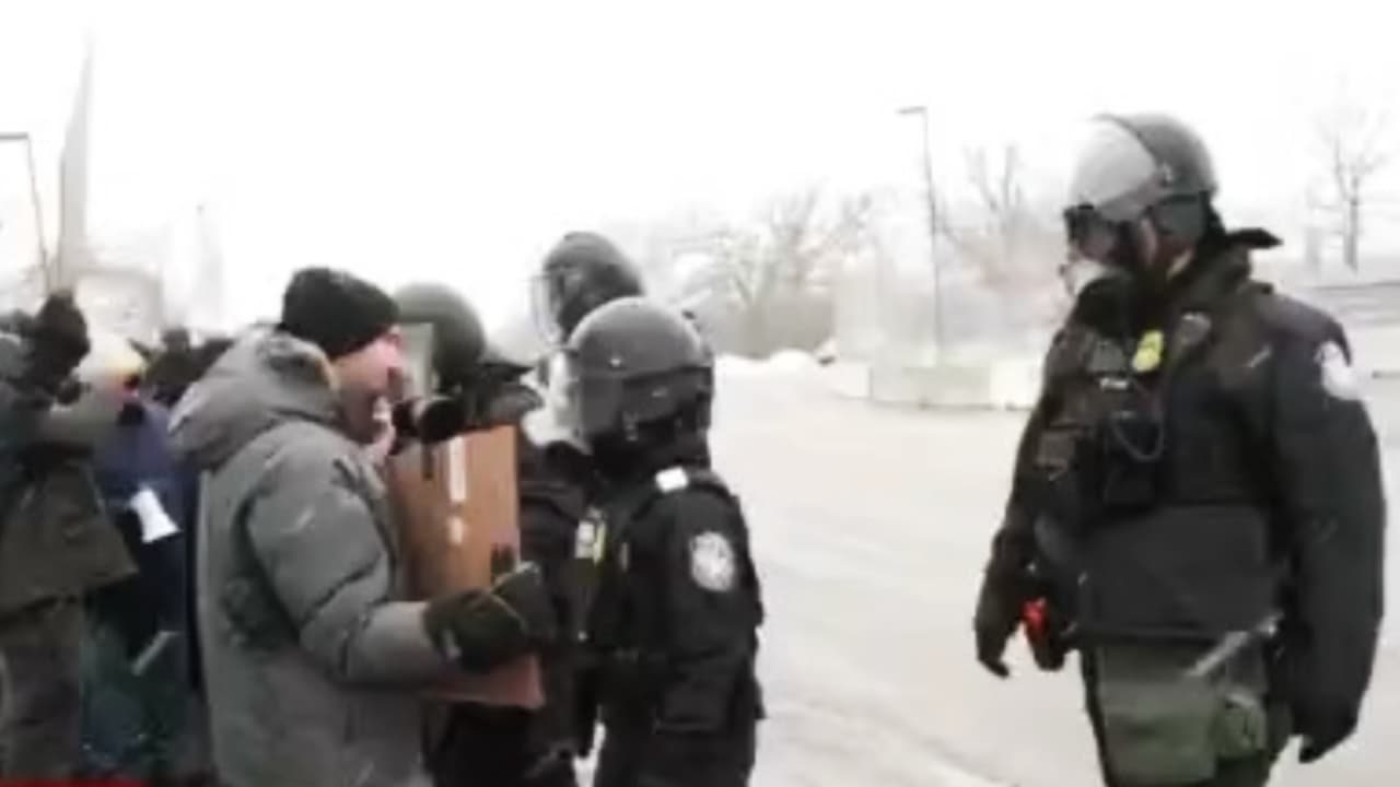 En Minnesota temen por supuestos agentes de ICE que se hacen pasar por constructores, repartidores y activistas