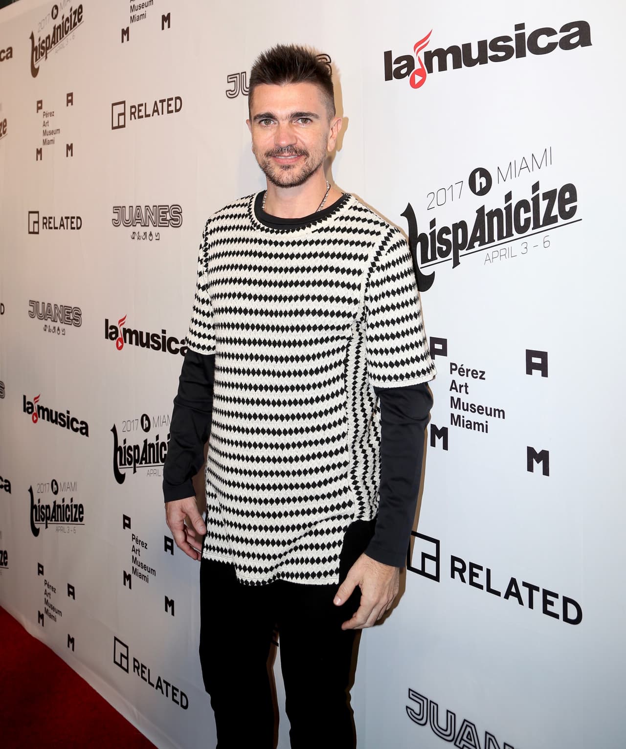 El cantante de 47 años enfrentó duros momentos en su lugar de origen, en 1990 perdió a un amigo de infancia durante una masacre y más tarde vivió el secuestro y asesinato de un primo hermano, según una entrevista que dio al diario El Tiempo.
<br>