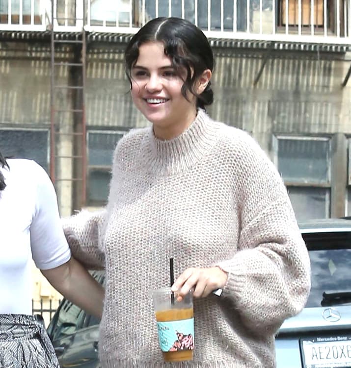 Selena, quien el viernes 12 de abril subió 
<b><a href="https://www.univision.com/radio/radio-nacional/en-fotos-latinos-que-rompieron-la-tarima-en-coachella-2019-fotos" target="_blank">al escenario del festival de Coachella </a></b> junto a Cardi B y Ozuna para interpretar el éxito 'Taki taki', aseguró que la gente 
<b>no conoce en realidad su corazón</b> y que no aprecia a las personas que solo la juzgan por su apariencia.