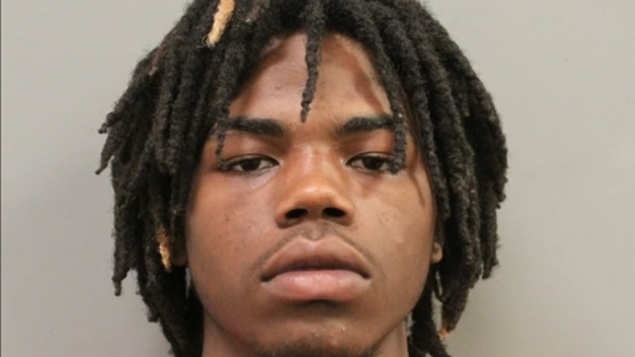 Se presenta en corte joven de 17 años acusado de asesinar a un estudiante de Westbury High School