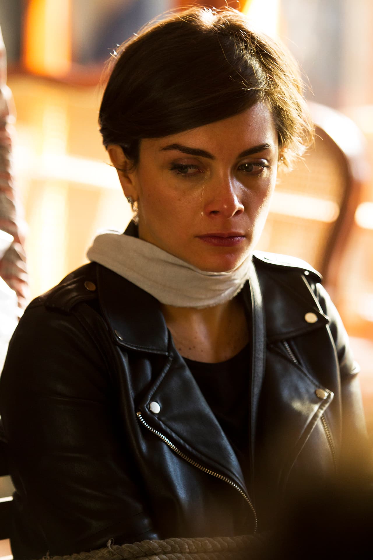 Para sorpresa de John, Mónica le reveló que Yolanda nunca trabajó con la policía.