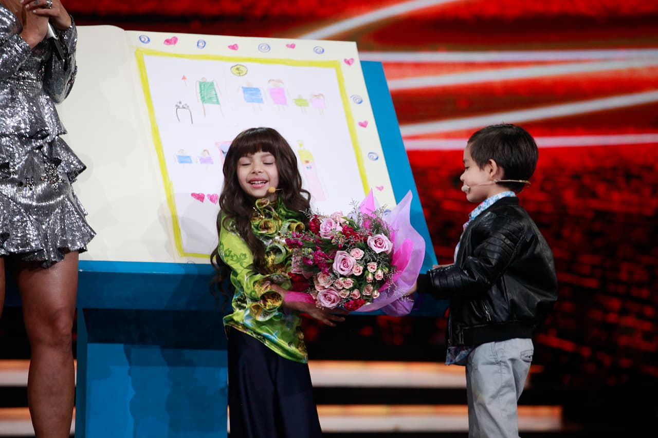 La seguna ocasión fue cuando Mateo se le declaró... bueno, a su doble miniatura: mini Verito.