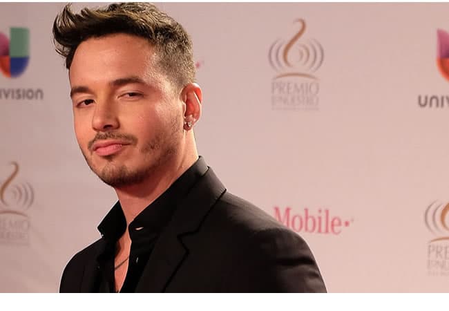 Algunos fans lo tachan de oportunista, el parecido con el cantante no se puede negar. J Balvin sigue a su doble en sus redes sociales.