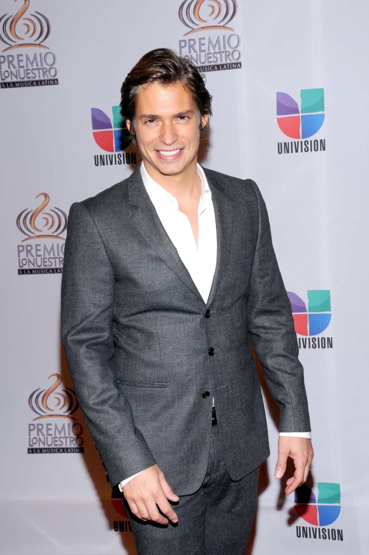 La reacción del cantante no se hizo esperar y con emoción escribió un mensaje en la foto de su esposa.