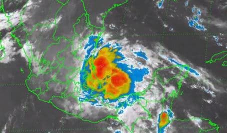 La tormenta tropical Danielle se intensifica horas antes de golpear México