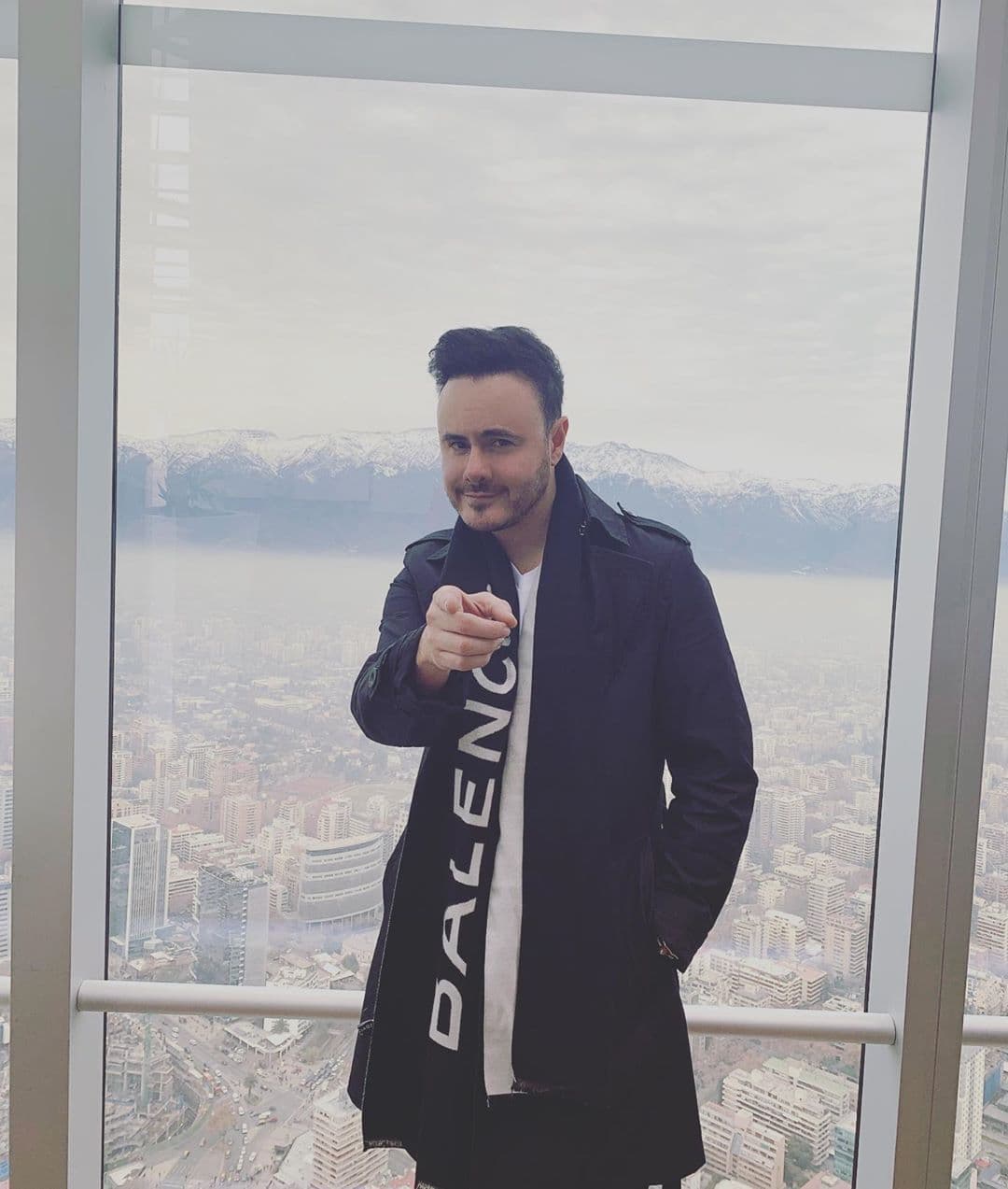 “Sí quiero tener hijos, no sé si casarme, sí creo, pero no estoy 100 por ciento seguro, pero tener una pareja estable, una familia, sí”, dijo.