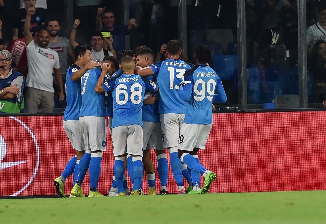 Napoli venció al Liverpool por 4-1 con un doblete de Piotr Zienlinski, así como los tantos de Anguissa y Giovanni Simeone. Hirving Lozano ingresó e la segunda parte, pero no pudo anotar.