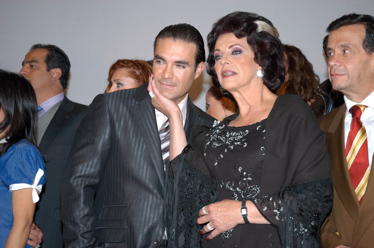 "Pero sí decirles que creció en un ambiente de amor y por amor está metida en una situación así, porque es muy claro que 
<b>desea proteger a este hombre</b>", dijo, defendiendo la inocencia de su hija. 
<br>