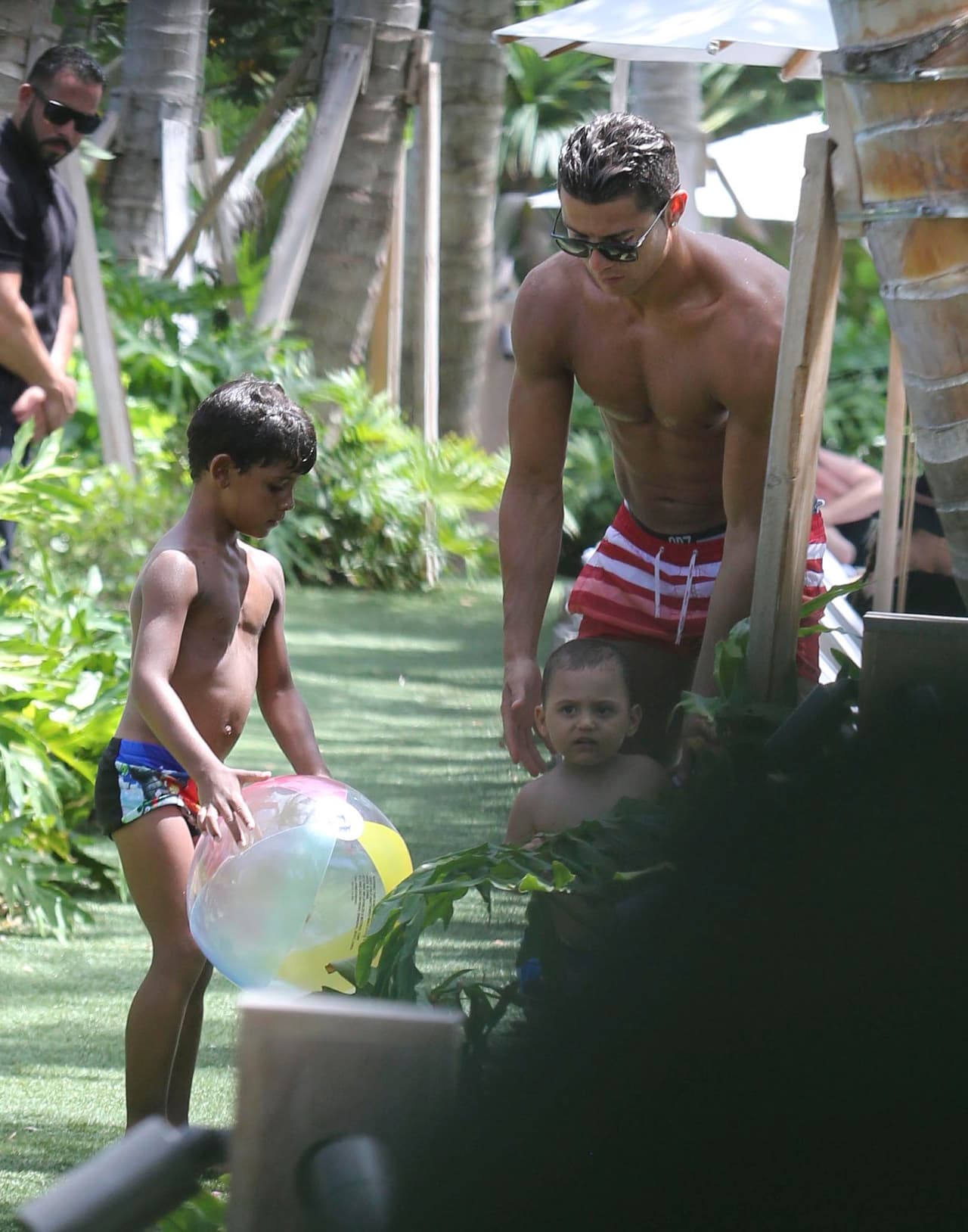 Lo hicieron con una pelota de playa.