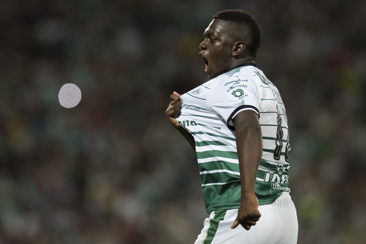 Cuando el partido estaba en el minuto 79, después de un par de salvadas de Marchesín, el colombiano Edwin Cetré –que entró por Djaniny– clavó el 4-1.