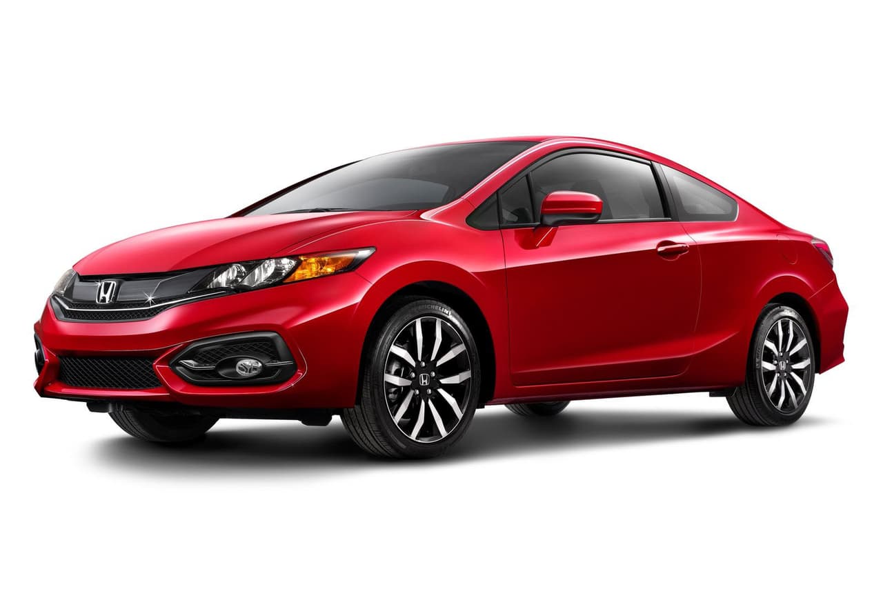 Honda Civic Coupe 2014 dispone de un motor de 1.8 litros que desarrolla 143 HP y 129 lbs-pie de torque, y acelera de 0 a 60 mph en 8.6 segundos. El mayor cambio mecánico que recibió el modelo 2014 respecto a su antecesor fue la transmisión variable continua (CVT) en reemplazo de la automática de cinco marchas. Actualmente, en sitios de venta se vende a un valor que ronda los 13,000 dólares.