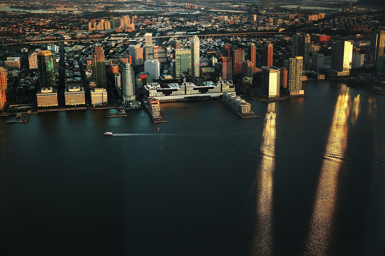 One World Trade Center abrió las puertas de su nuevo observatorio donde se puede apreciar una vista espectacular de Manhattan, Brooklyn y partes de Nueva Jersey.