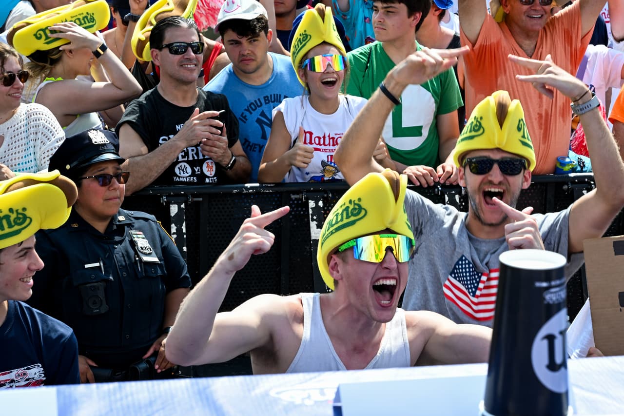 El contador no oficial en tiempo real mostró a las dos mujeres empatadas durante gran parte de la prueba. Un recuento final de platos decantó la balanza.
<br>