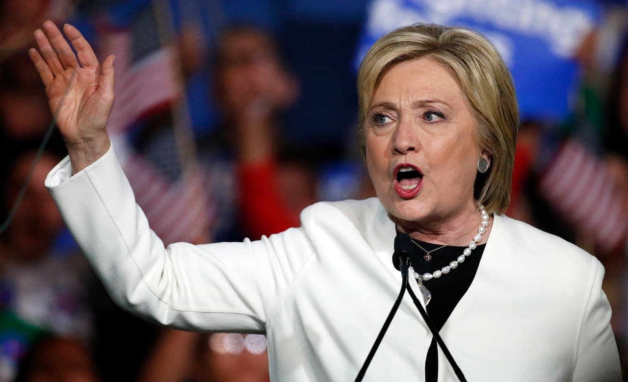 Hillary Clinton apunta su artillería contra Donald Trump tras el supermartes