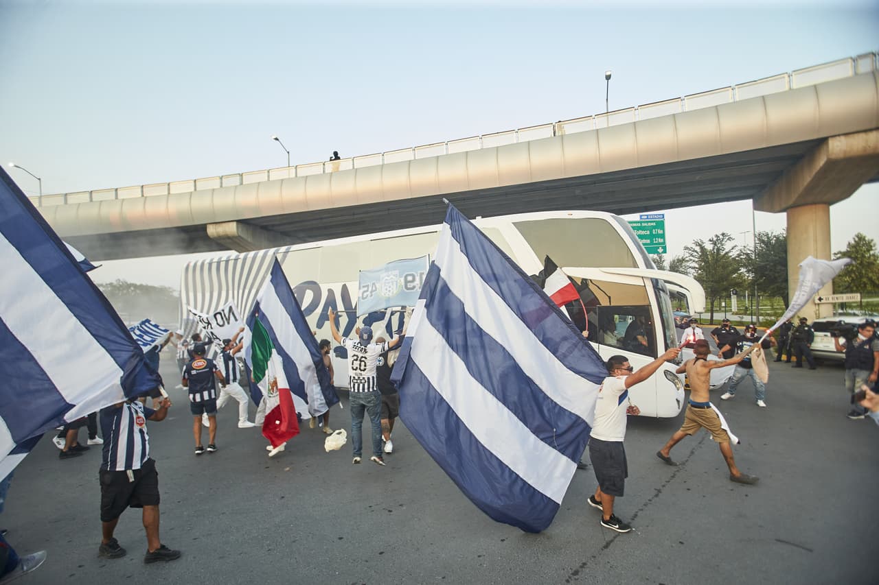Carnaval y caravanas no faltaron previo al duelo contra los Tigres de la UANL correspondiente al Guard1anes 2020.