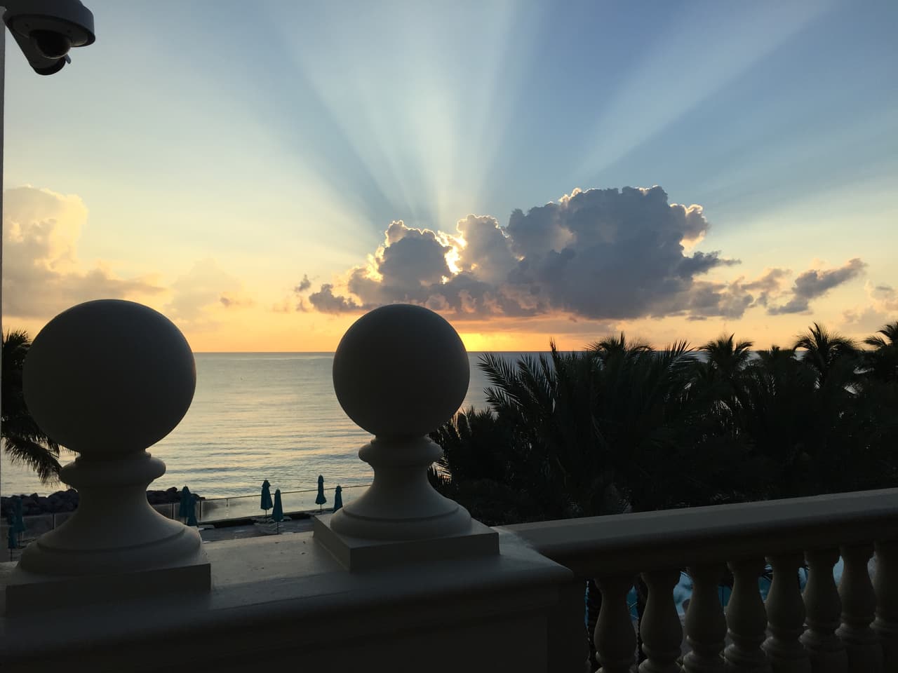 Este amanecer les dio los buenos días a los recién casados.